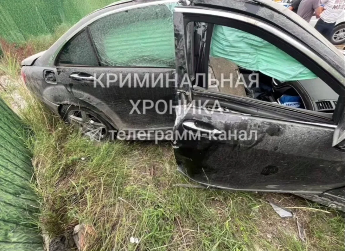 В Махачкале подросток врезался в столб на угнанной иномарке