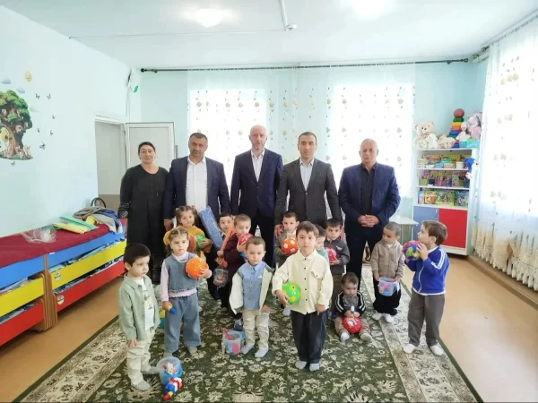 Власти Курахского района поздравили маленьких жителей муниципалитета с Днём защиты детей