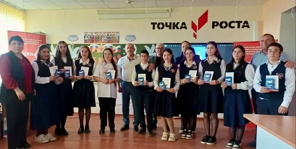 В Дахадаевском районе 14 школьников получили первые паспорта в День России