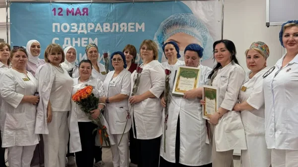 В ДРКБ в Международный день медицинской сестры наградили лучших специалистов