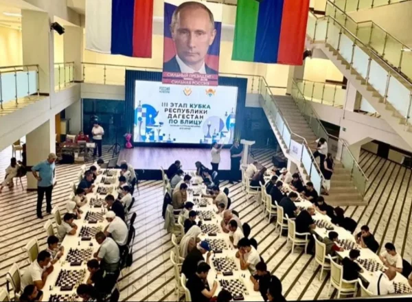 Международный день шахмат в Махачкале отметили праздничным турниром
