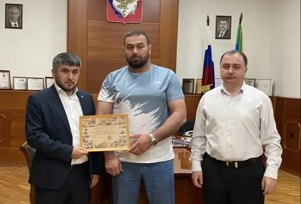 Глава Табасаранского района встретился с участником СВО из села Ничрас