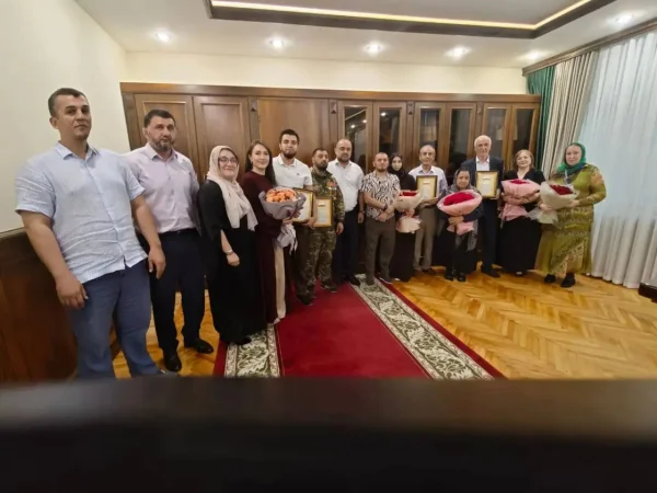 Мэр Буйнакска в День семьи, любви и верности провел торжественную встречу с супружескими парами