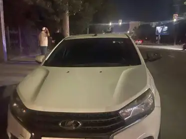 Тринадцатилетний подросток попал под колеса автомобиля на пешеходном переходе в Махачкале