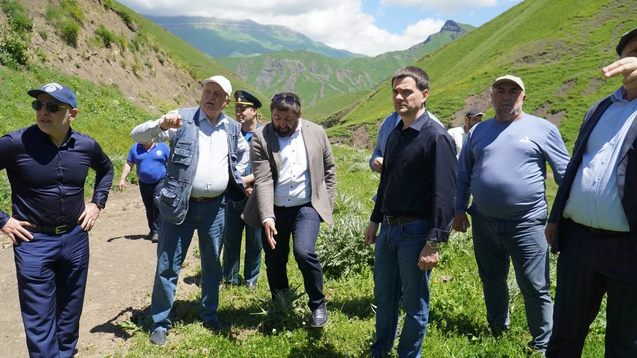 Зампред Валентин Клок обсудил с жителями Кулинского района ликвидацию последствий ЧС