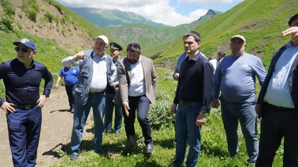 Зампред Валентин Клок обсудил с жителями Кулинского района ликвидацию последствий ЧС