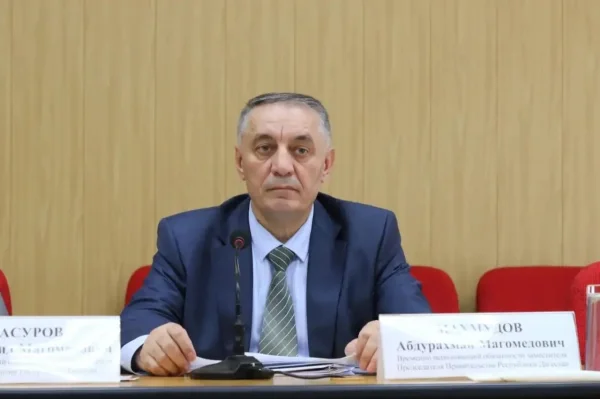 Абдурахман Махмудов провел совещание в Минтруда Дагестана по вопросам соцподдержки военнослужащих и пострадавших от паводка