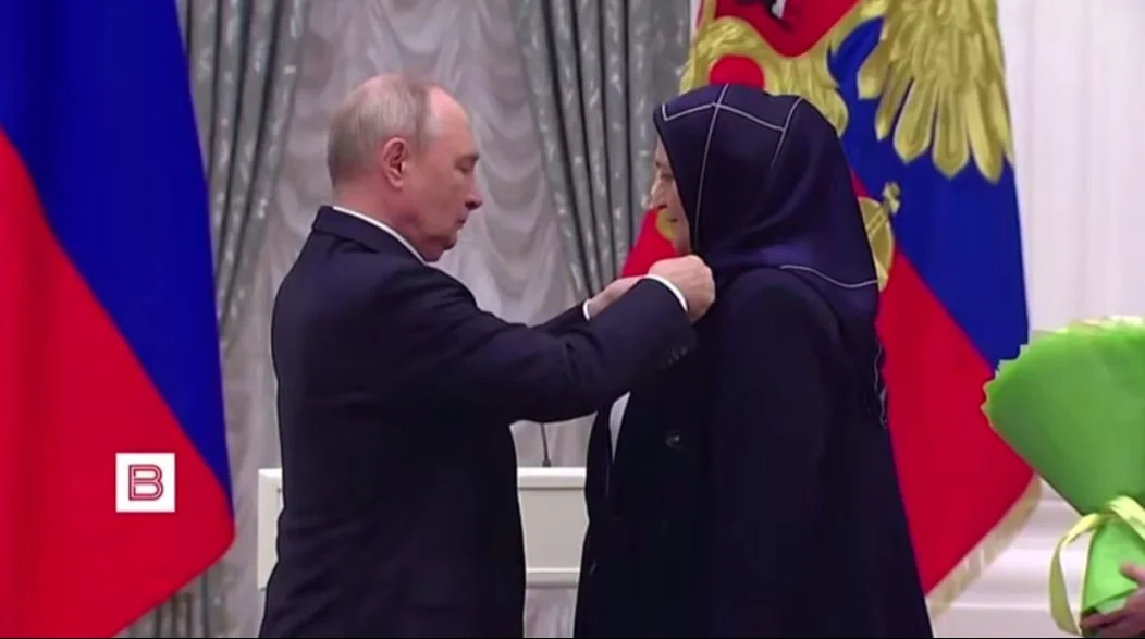 Владимир Путин вручил дагестанским педагогам и наставникам участников СВО государственные награды