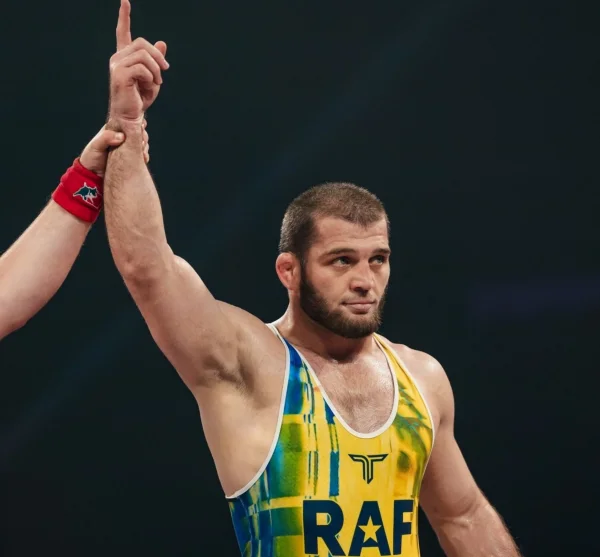 Олимпийский чемпион Магомед Рамазанов победно дебютировал в RAF
