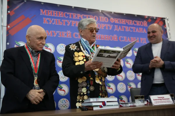 В Музее спорта Дагестана прошла встреча с олимпийским чемпионом Александром Тихоновым