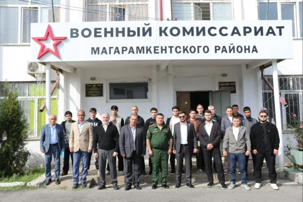 Глава Магарамкентского района встретился с призывниками муниципалитета