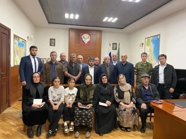 Глава Табасаранского района вручил государственные награды родным погибших военнослужащих
