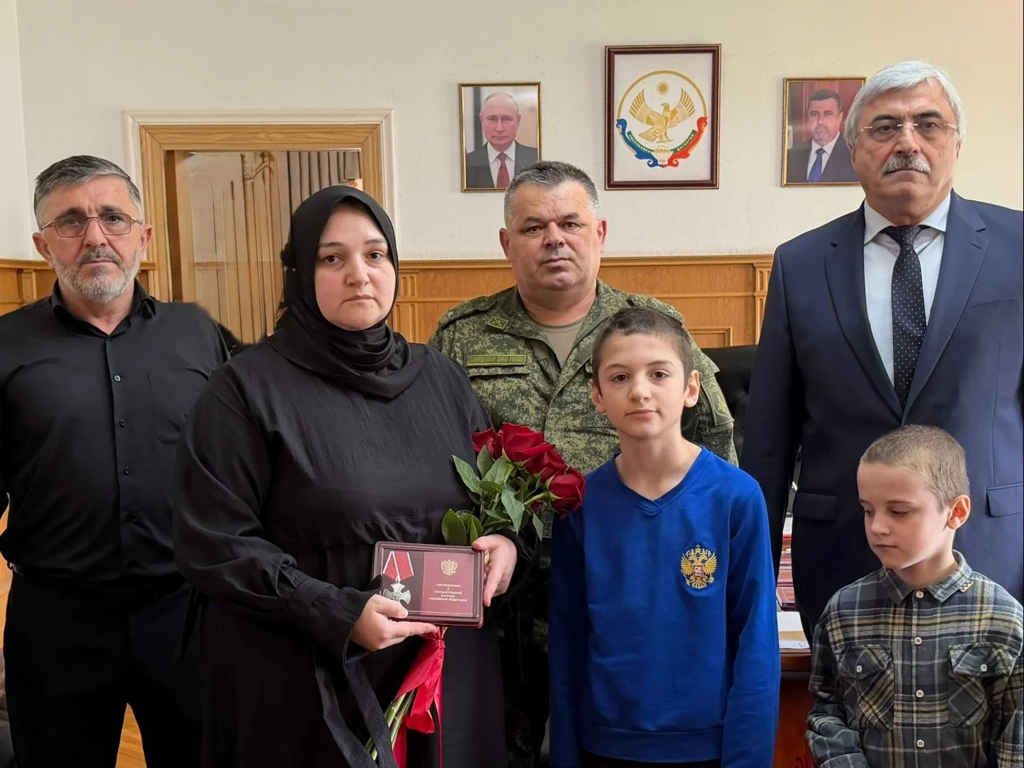 В Новолакском районе семьям погибших участников СВО вручили госнаграды