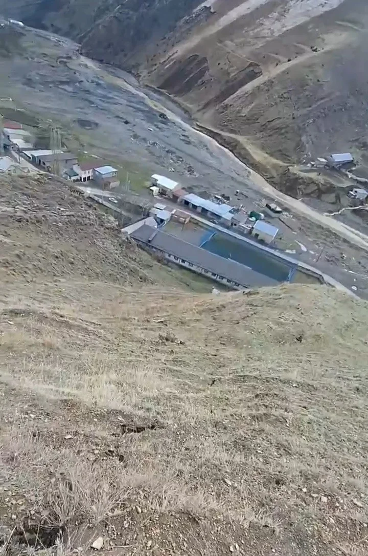 Здание Ирибской школы в Чародинском районе признано опасным из-за угрозы оползня