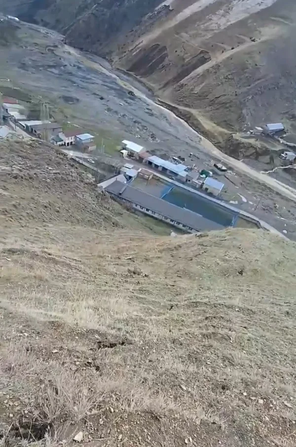 Здание Ирибской школы в Чародинском районе признано опасным из-за угрозы оползня