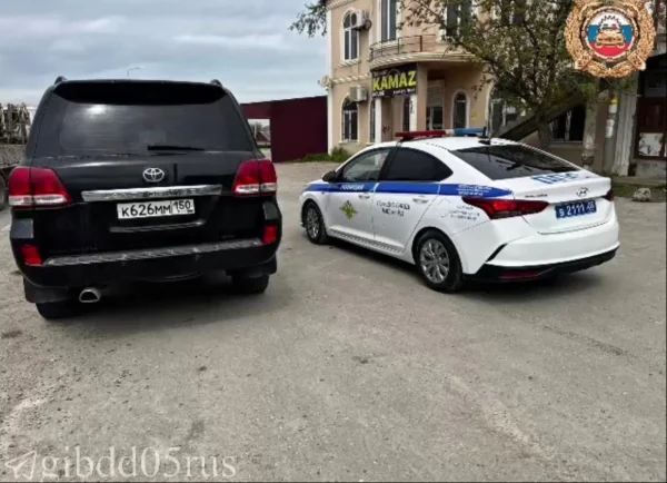 В Дагестане полиция задержала внедорожник за долги владельца на сумму свыше 2 млн рублей
