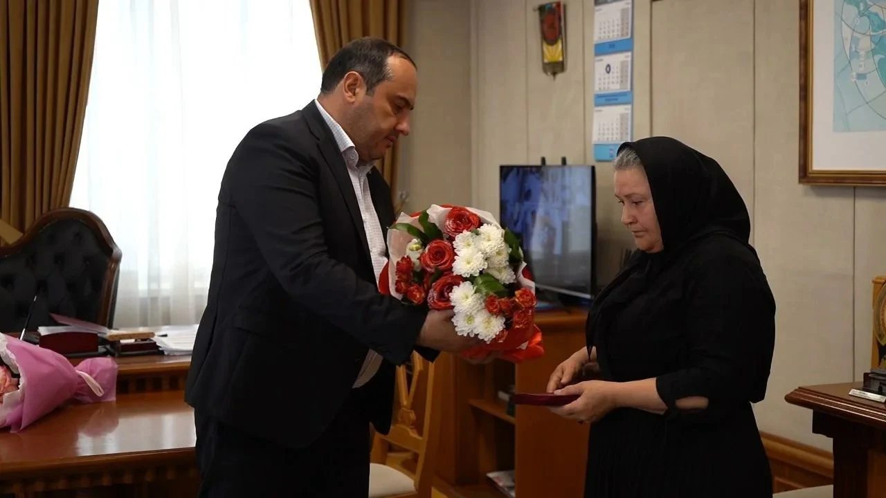 Власти Каякентского района передали госнаграду семье погибшего участника СВО Ирамазана Рабазанова
