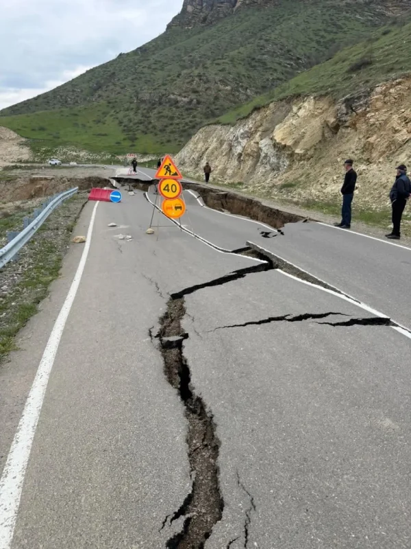 В Дагестане оползень разрушил участок трассы «Касумкент – Цмур»