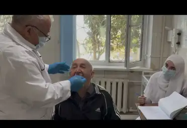 Представители ДГМУ оказывают стоматологическую помощь постояльцам дома «Ветеран»