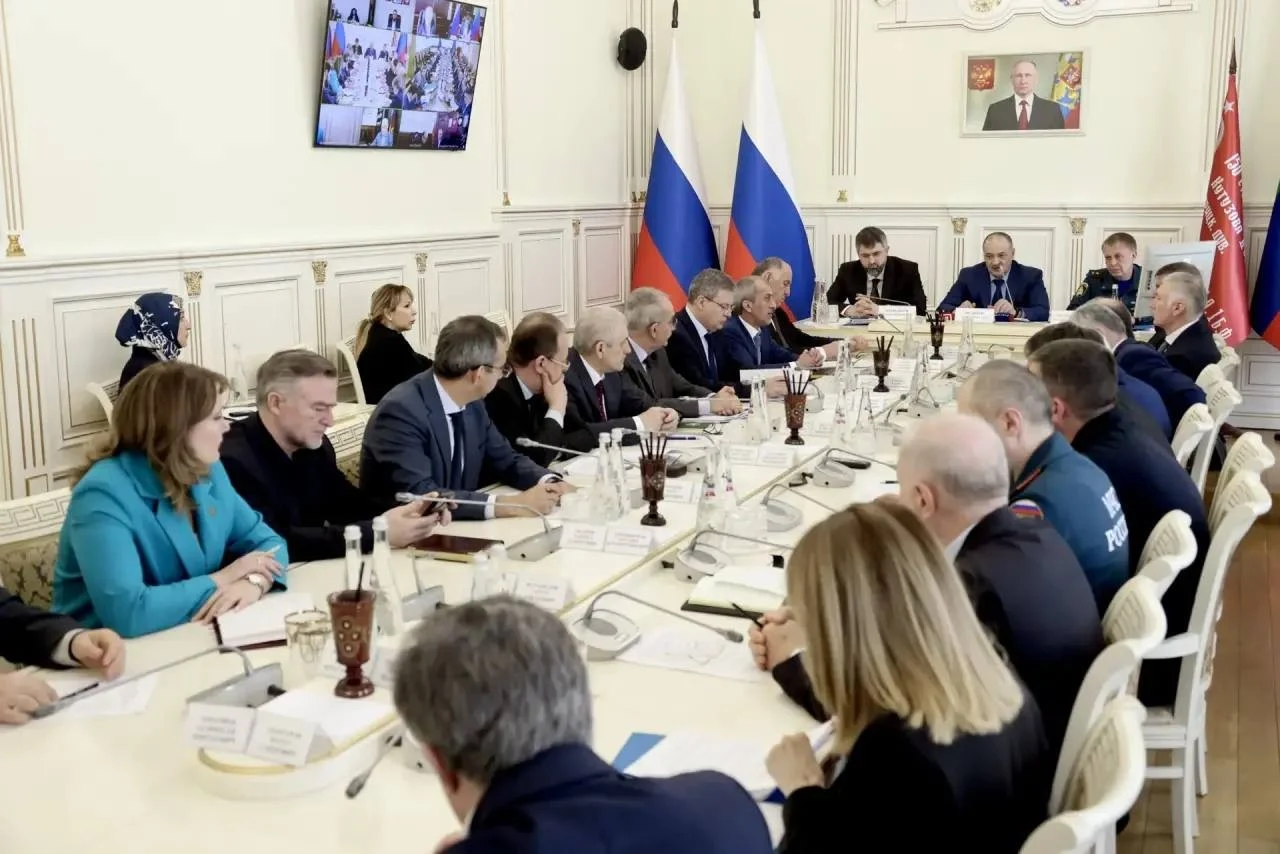 Сергей Меликов проводит заседание оперштаба