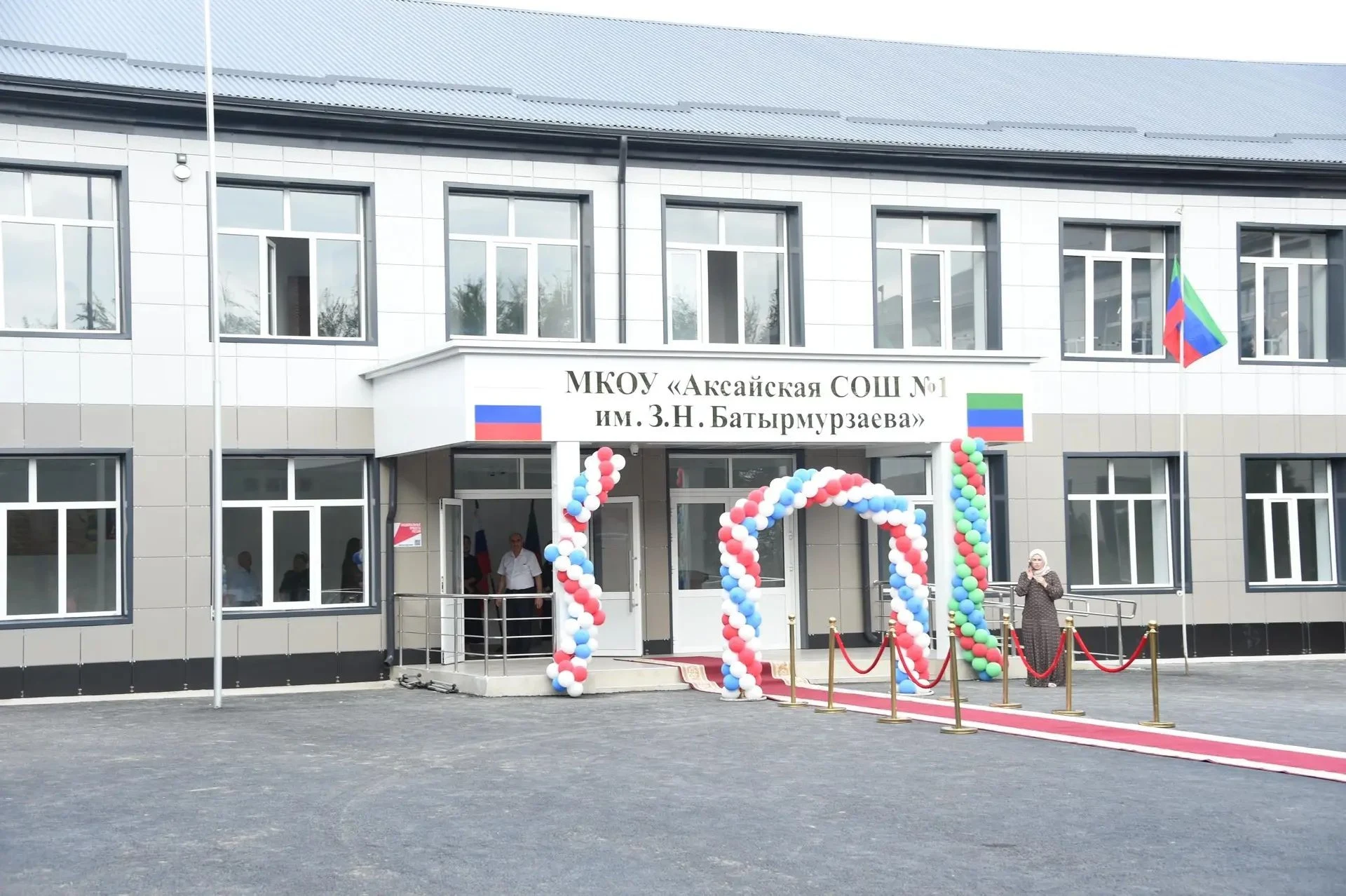 Заур Аскендеров ознакомился с ходом строительства модульных школ в Хасавюртовском районе