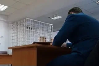 Суд в Кизляре отправил подозреваемого в жестоком нападении с ножом в СИЗО