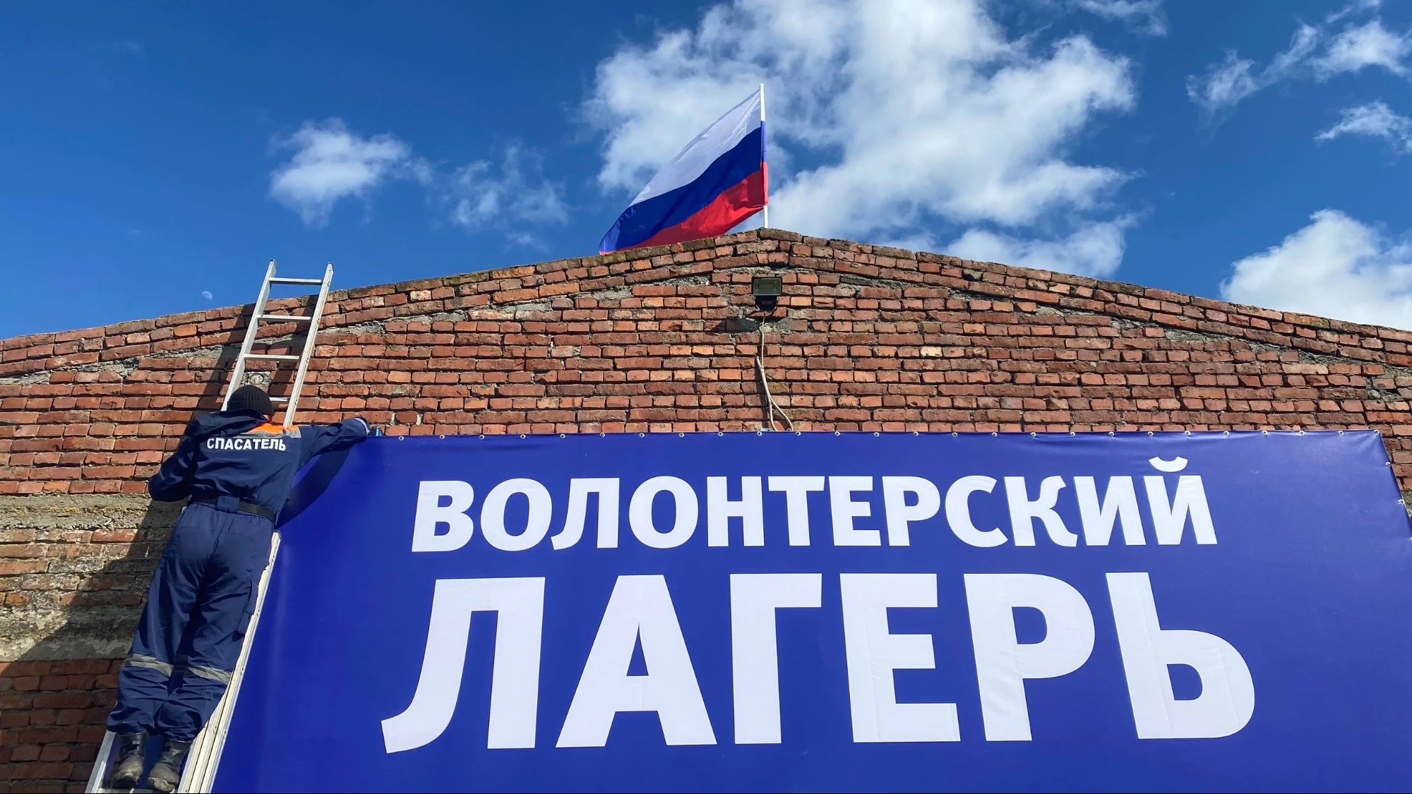 «Единая Россия» организовала временный лагерь для восстановления жилья в затопленных сёлах Дагестана