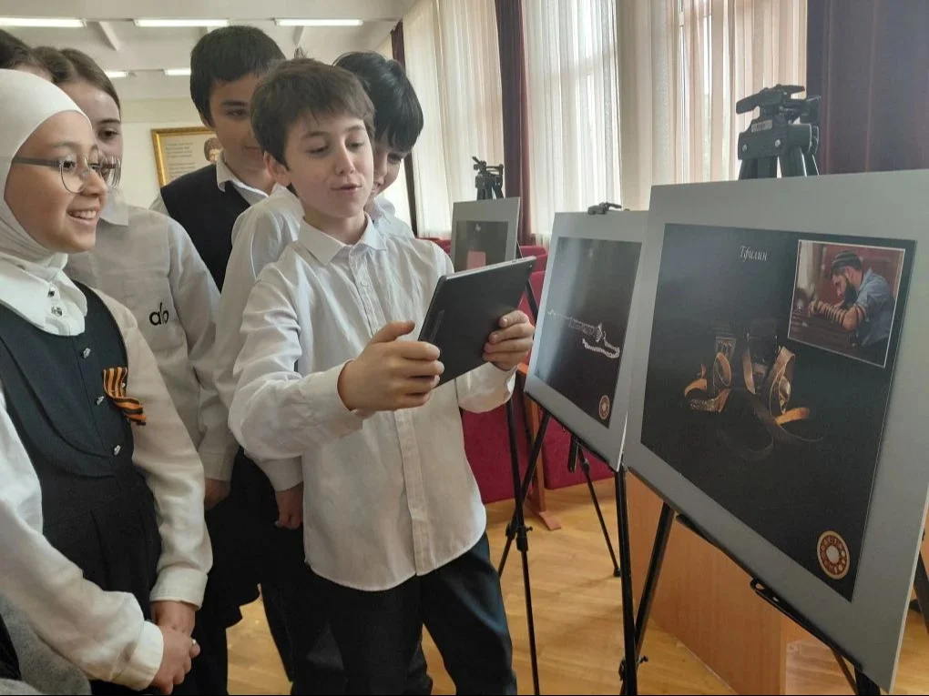 Выставка с дополненной реальностью «Сакральный атрибут» открылась в Дербенте