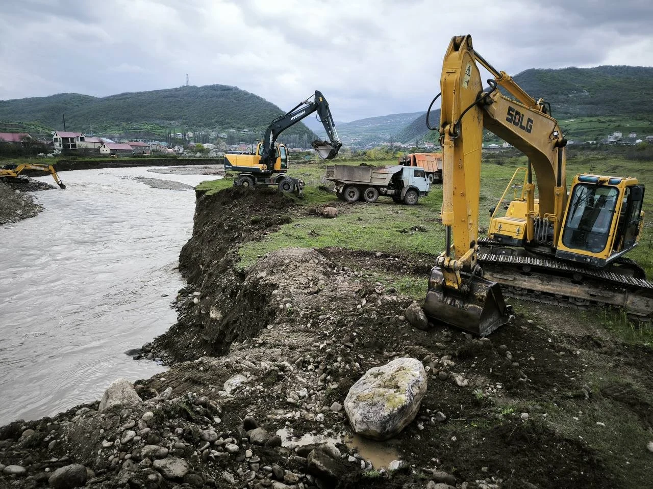 В Дагестане ведется расчистка русла реки Уллучай для повышения пропускной способности