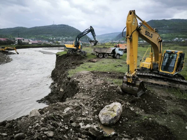 В Дагестане ведется расчистка русла реки Уллучай для повышения пропускной способности