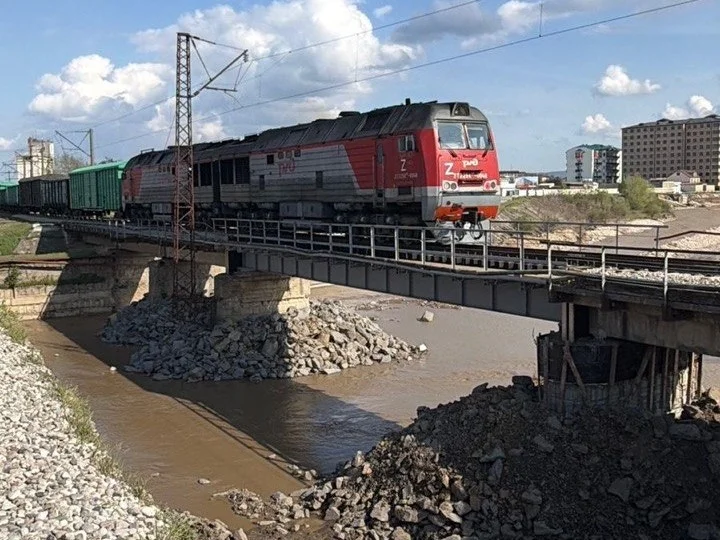 В Хасавюрте полностью открыто движение поездов после обрушения моста