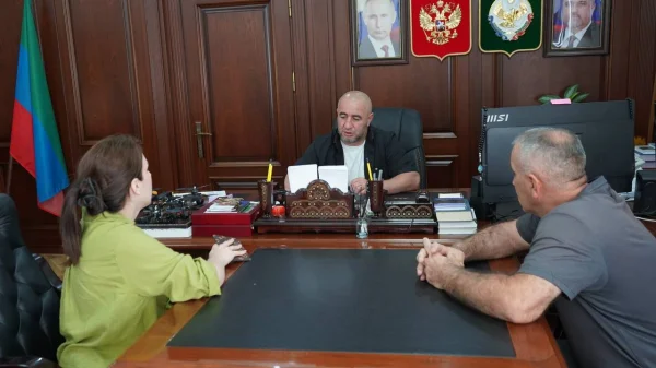 Глава Дагестанских Огней рассмотрел обращения граждан, пострадавших после паводков