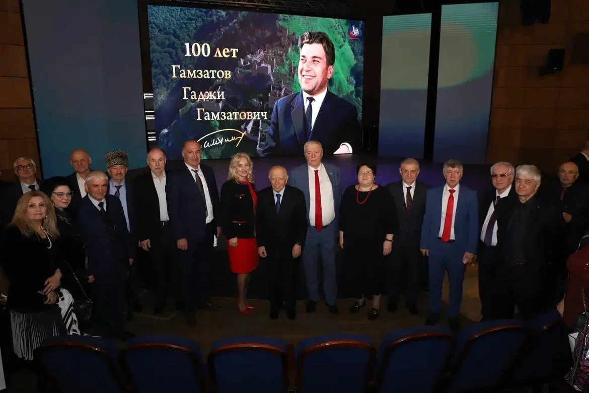 В Махачкале почтили память выдающегося академика Гаджи Гамзатова
