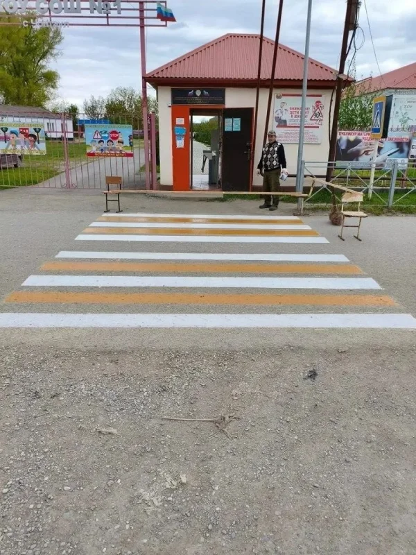 В образовательных учреждениях Кизилюртовского района обновляют пешеходные переходы