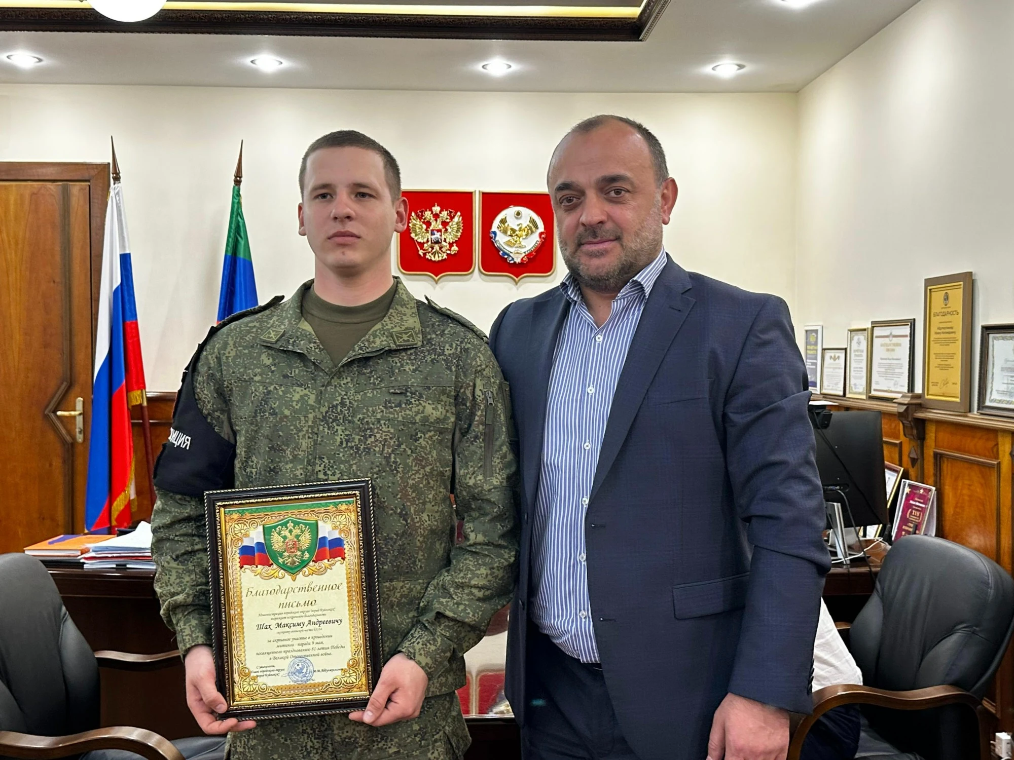 Глава города Буйнакска вручил благодарственное письмо участнику СВО