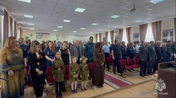 В МЧС Дагестана почтили память героев в честь 81-й годовщины Великой Победы