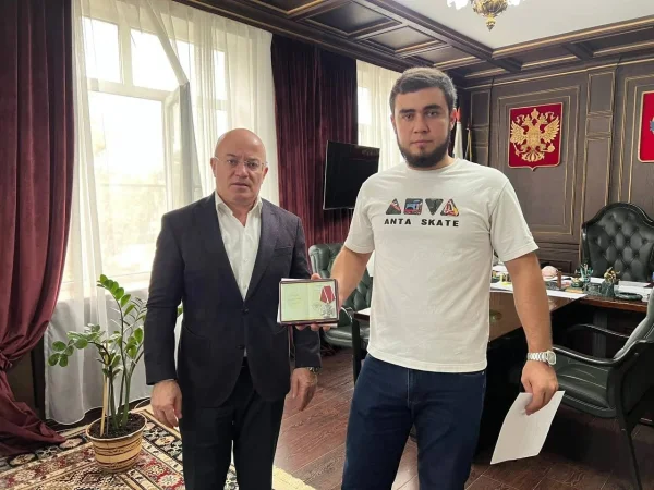 Власти Бабаюртовского района вручили госнаграды семьям погибших участников СВО