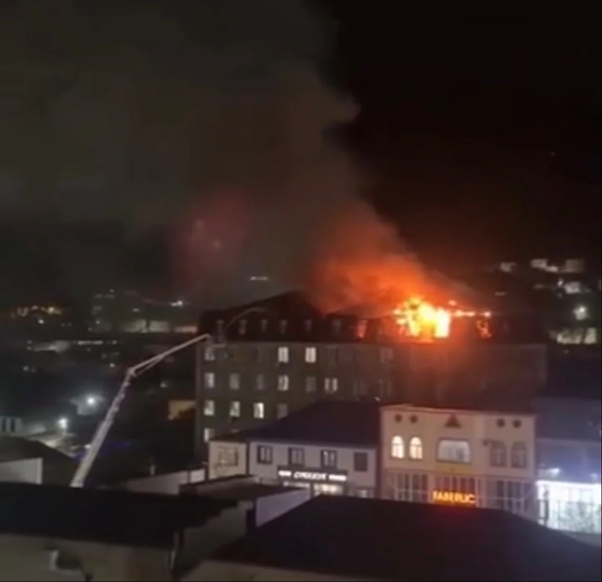 Из горящего дома в Махачкале эвакуировали 75 человек, включая  24 ребенка