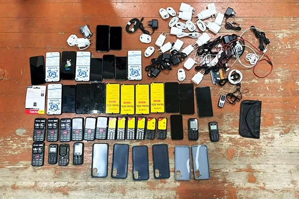 В Дагестане пресекли попытку проноса мобильных телефонов и SIM-карт в следственный изолятор