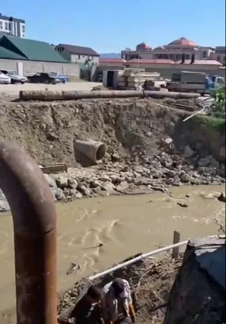 В Махачкале ведется переустройство магистрального водовода через реку Черкес-озень