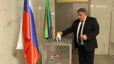Ректор ДГПУ Нариман Асваров принял участие в голосовании на парламентских выборах