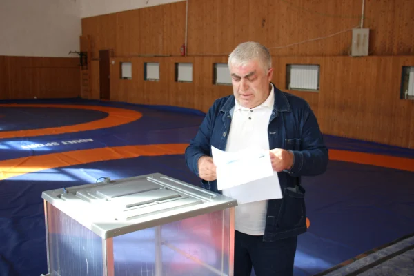 Глава Ахвахского района проголосовал в рамках первого дня парламентских выборов