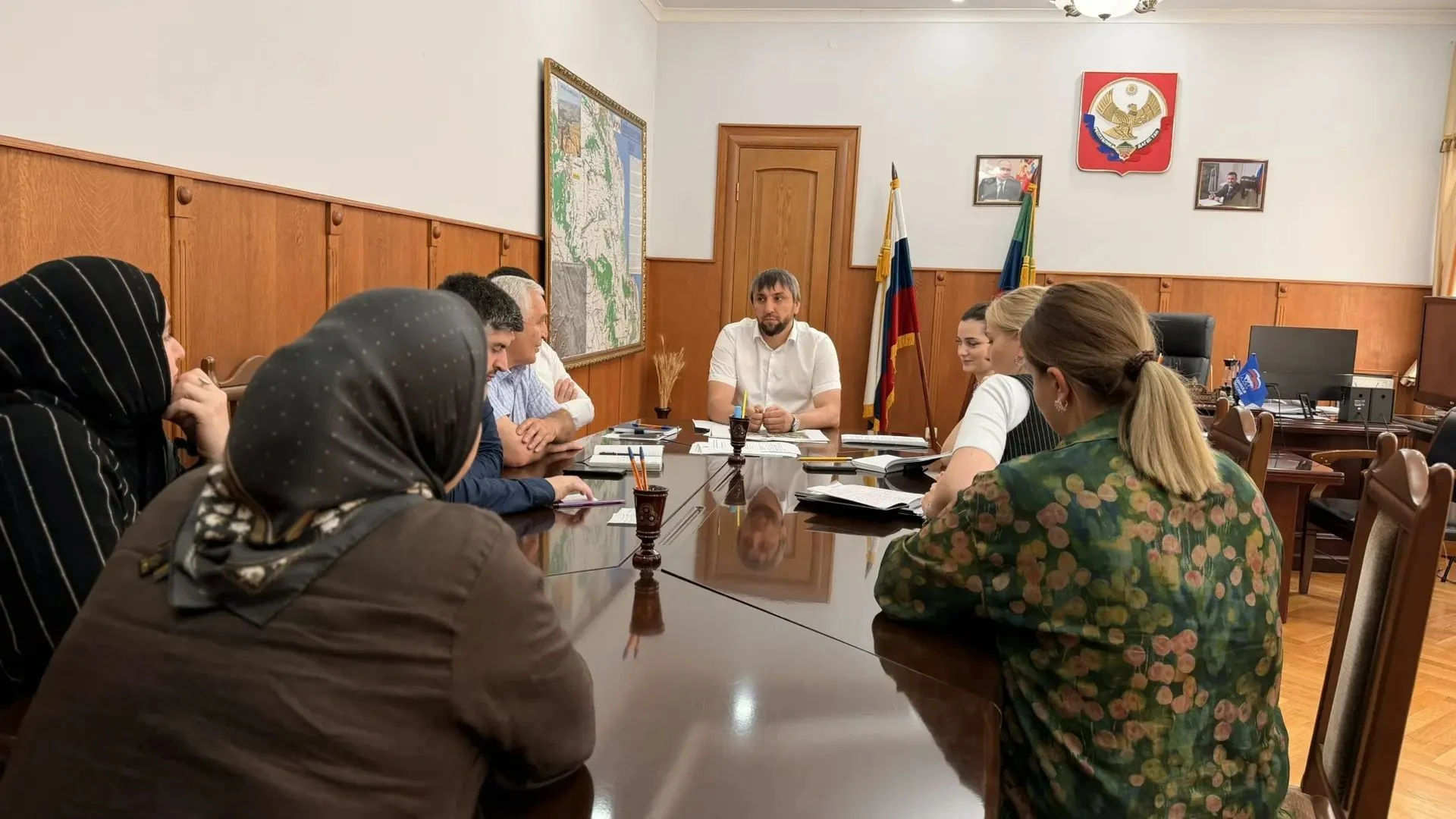 Власти Карабудахкентского района в рамках приема граждан рассмотрели обращения жителей муниципалитета