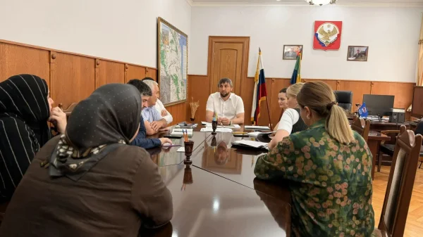 Власти Карабудахкентского района в рамках приема граждан рассмотрели обращения жителей муниципалитета
