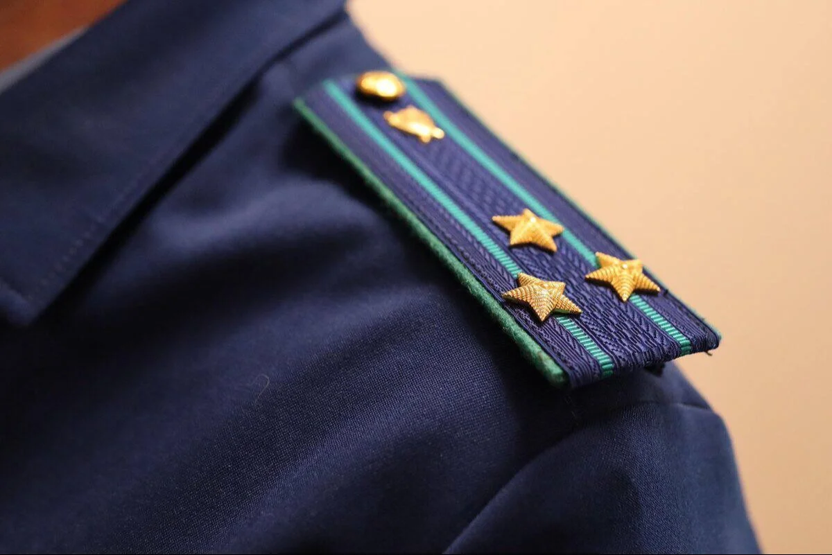 В Каспийске инициирована прокурорская проверка по факту падения ребенка с горки