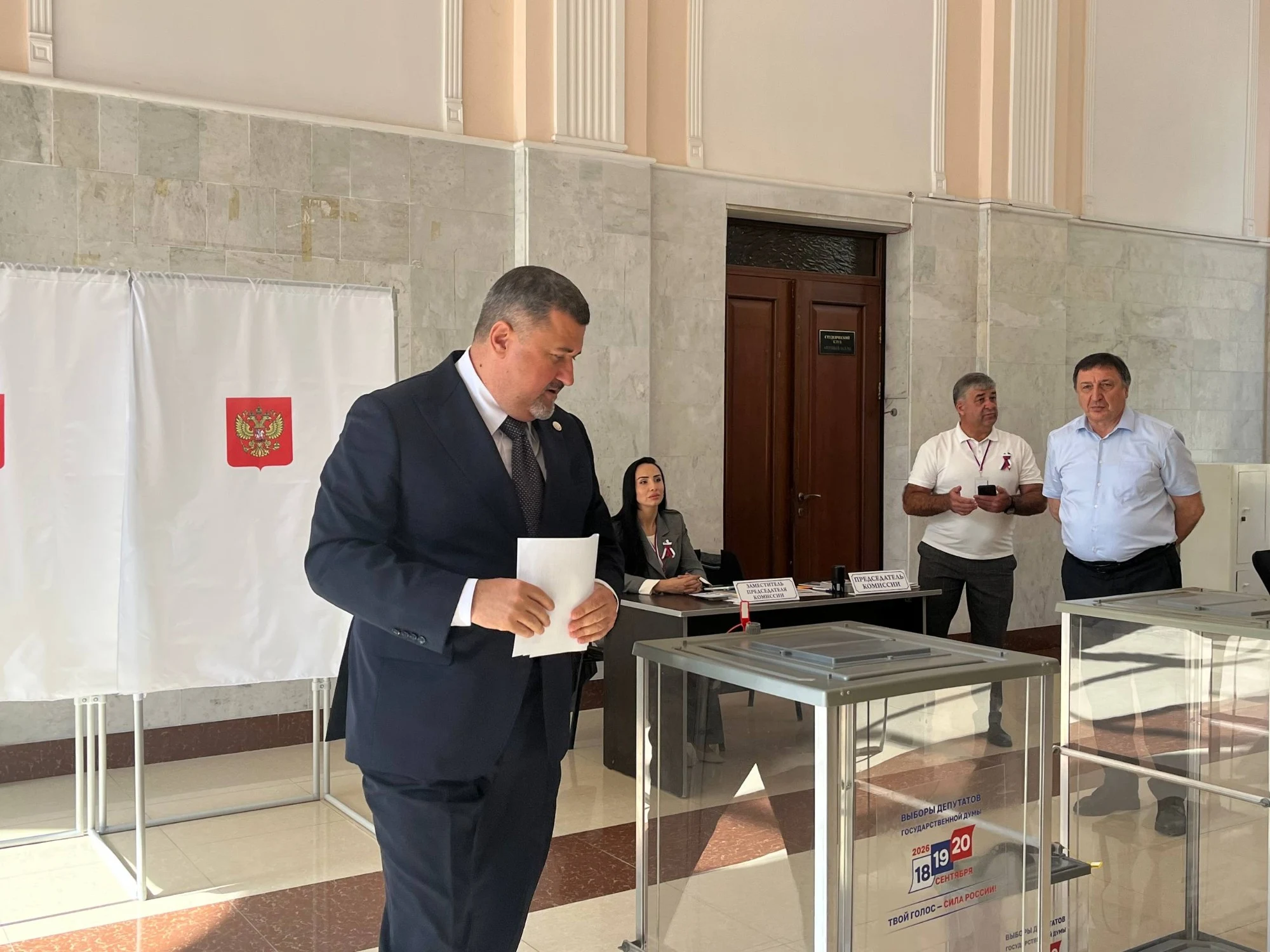 Врио Главы РД Федор Щукин проголосовал в первый день парламентских выборов