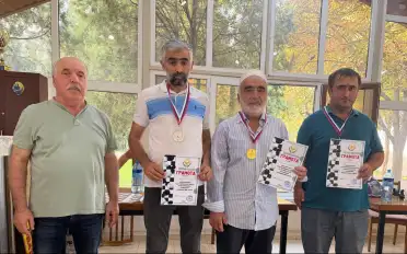 В Махачкале ко Всемирному дню шашек провели блицтурнир