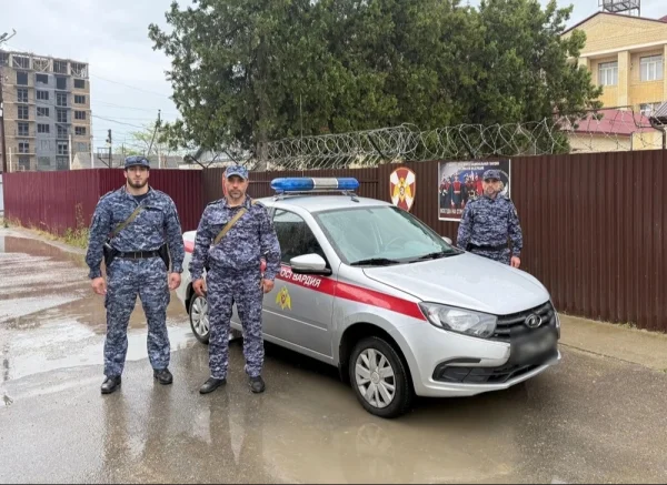 В Избербаше росгвардейцы вынесли детей из охваченного огнем дома