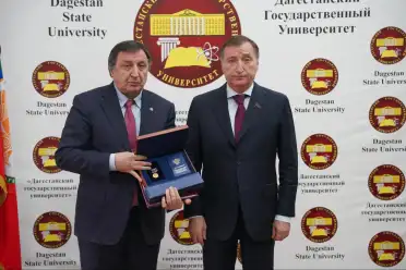 Ректор Даггосуниверситета удостоен медали Минобрнауки России