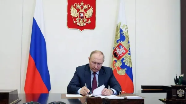 Владимир Путин наградил посмертно медалью волонтера Артема Михрабова из Дагестана